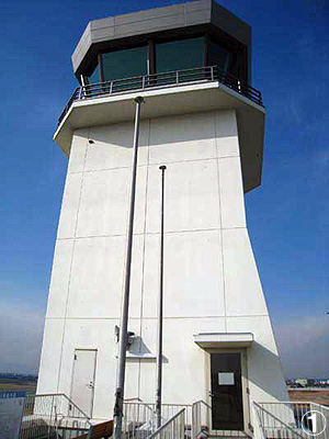 岡南飛行場　管制塔の写真